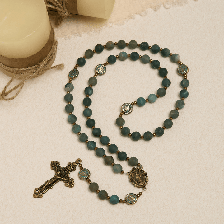 Christianartworkshop Chapelet de prière en agate verte orné de roses en bronze : un chemin sacré de guérison et de foi - image 6