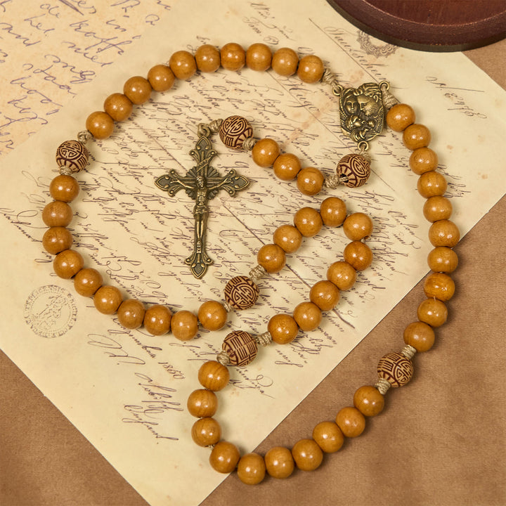 Christianartworkshop Chapelet artisanal en bois d'olivier (perles de 10 mm) orné de la Sainte Famille et du crucifix, pour la prière. - Sainte Famille et Crucifix - image 0