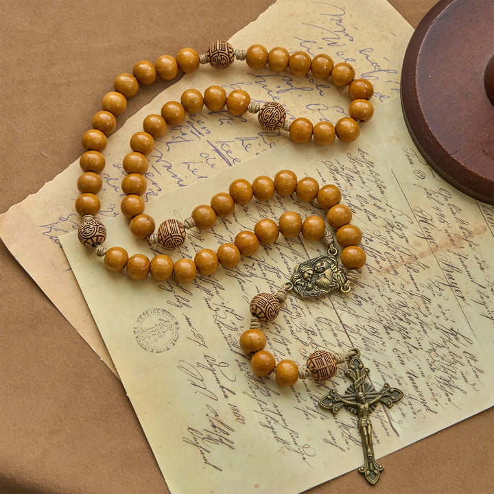 Christianartworkshop Chapelet artisanal en bois d'olivier (perles de 10 mm) orné de la Sainte Famille et du crucifix, pour la prière. - image 2