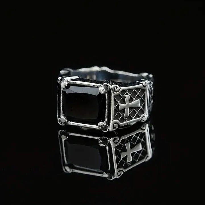 Bague de couple ornée d'une croix en pierre précieuse rouge et noire de Christianartworkshop : un symbole de foi et d'élégance - image 9