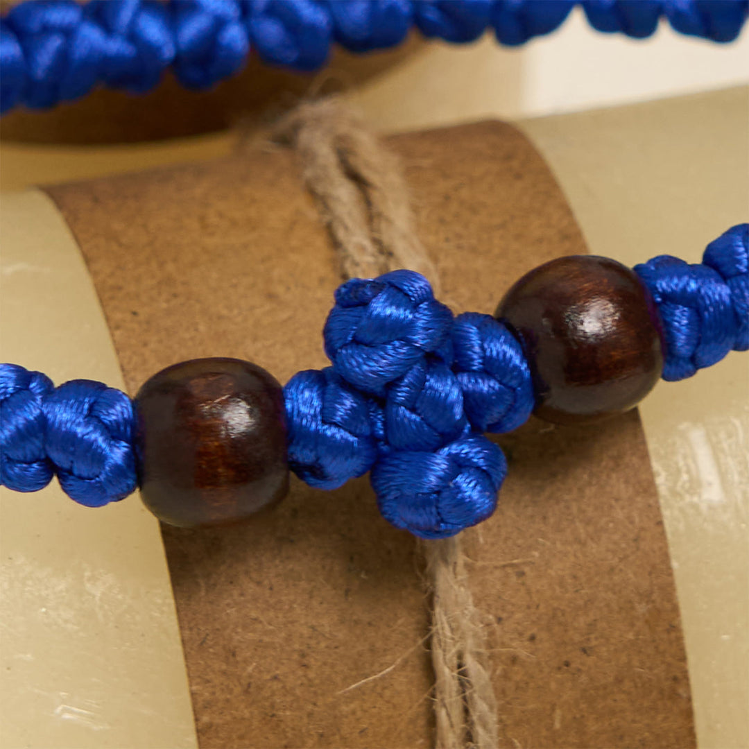 Bracelet en cordelette à nœud croix bleue et noire de Christianartworkshop : un gage de foi - image 6