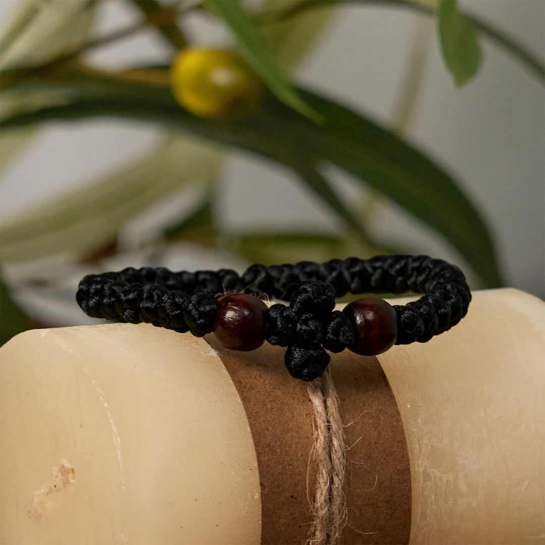 Bracelet en cordelette à nœud croix bleue et noire de Christianartworkshop : un gage de foi - image 12