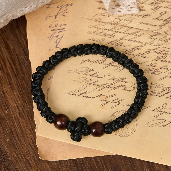 Bracelet en cordelette à nœud croix bleue et noire de Christianartworkshop : un gage de foi - image 1