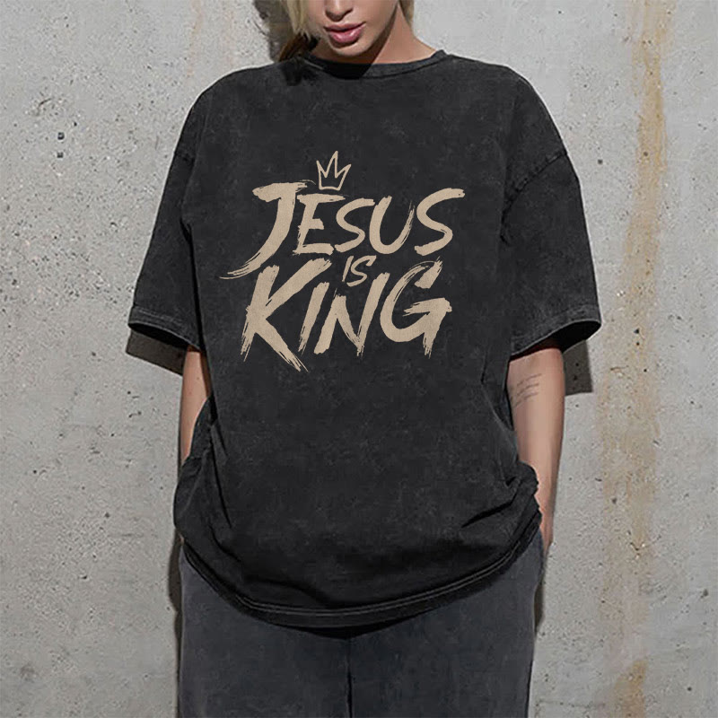 T-shirt unisexe délavé Christianartworkshop « Jésus est roi » - image 2