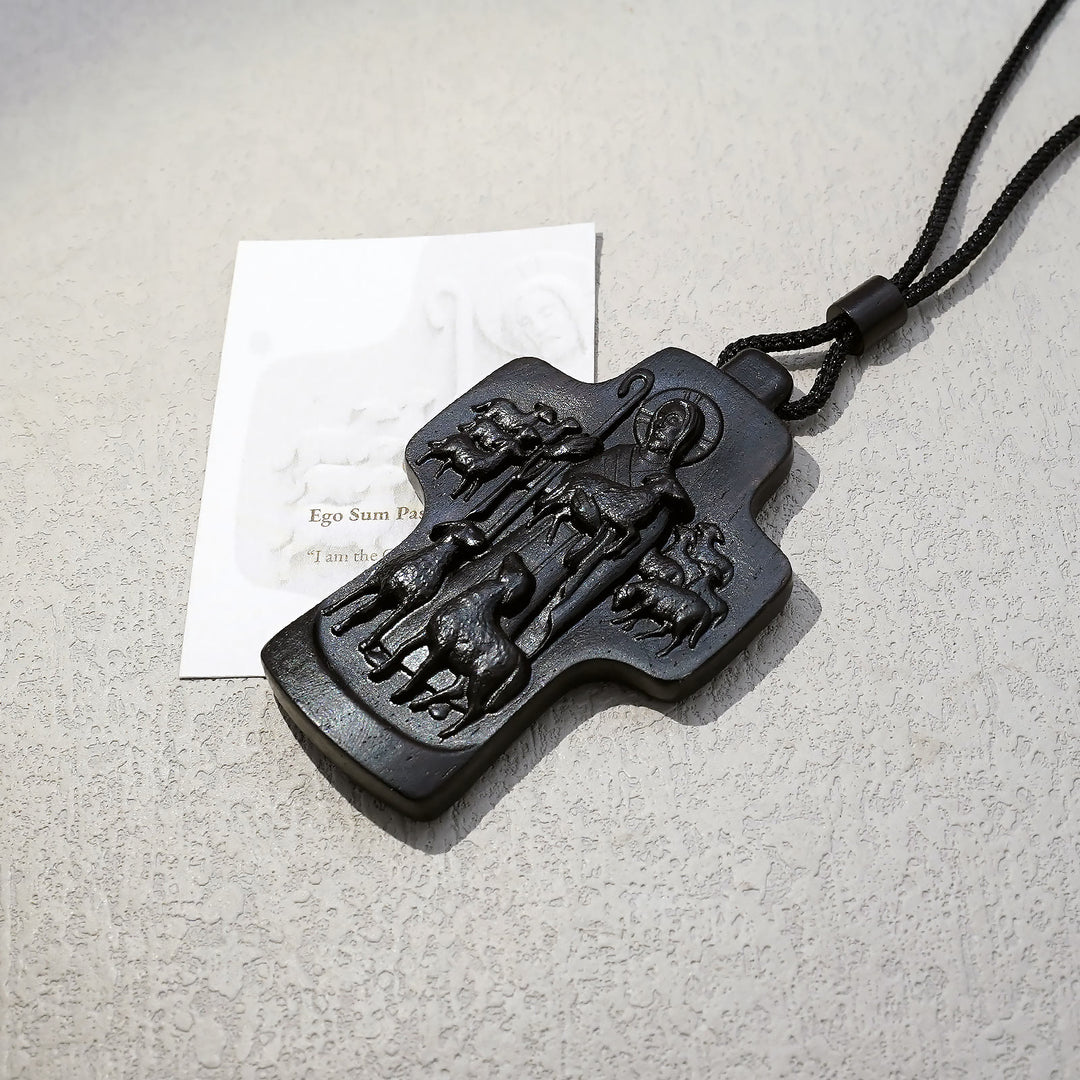 Christianartworkshop Collier fait main avec croix en bois représentant le Bon Pasteur : un symbole de foi et de savoir-faire - Ébène - image 6