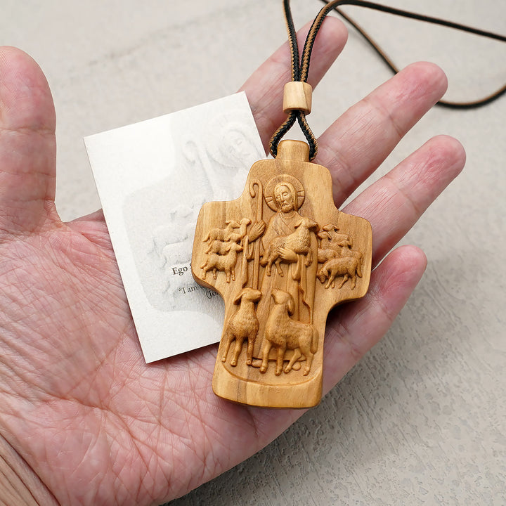 Christianartworkshop Collier fait main avec croix en bois représentant le Bon Pasteur : un symbole de foi et de savoir-faire - image 1