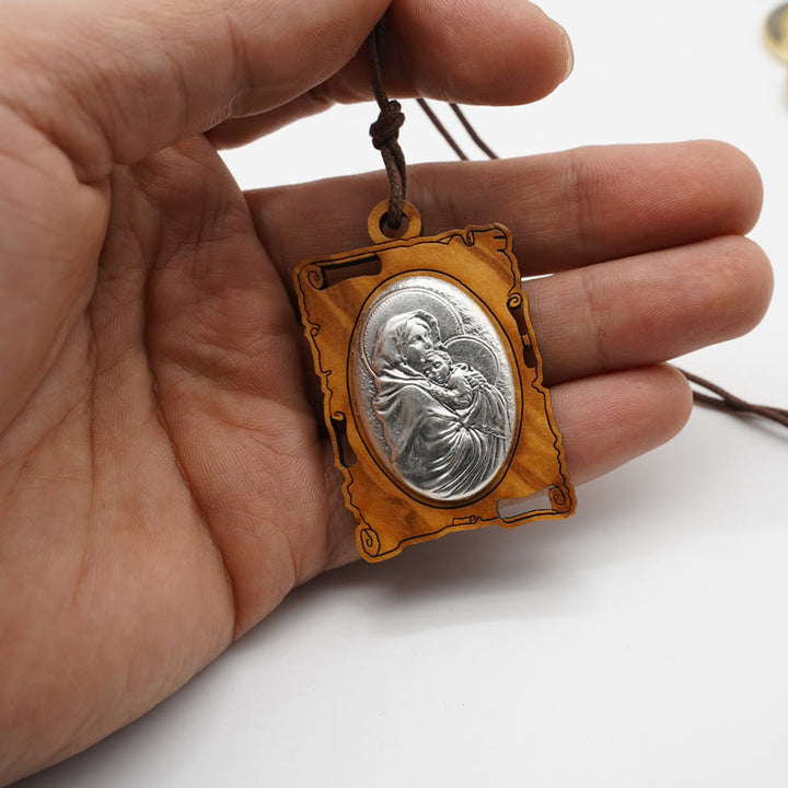 Christianartworkshop Collier pendentif Vierge Marie en bois d'olivier et métal : un souvenir dévotionnel intemporel - image 1