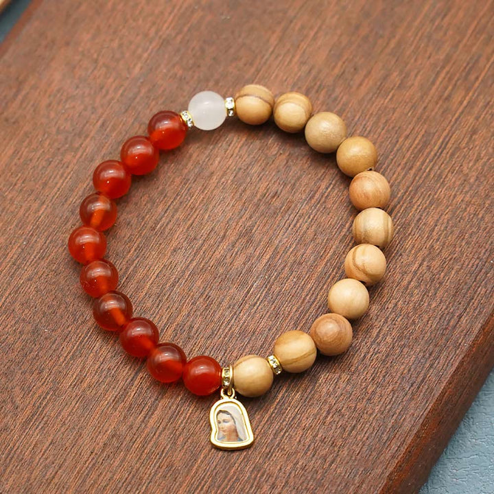 Christianartworkshop Bracelets en perles d'agate rouge et de calcédoine blanche avec pendentif Notre-Dame : un gage de dévotion - image 2