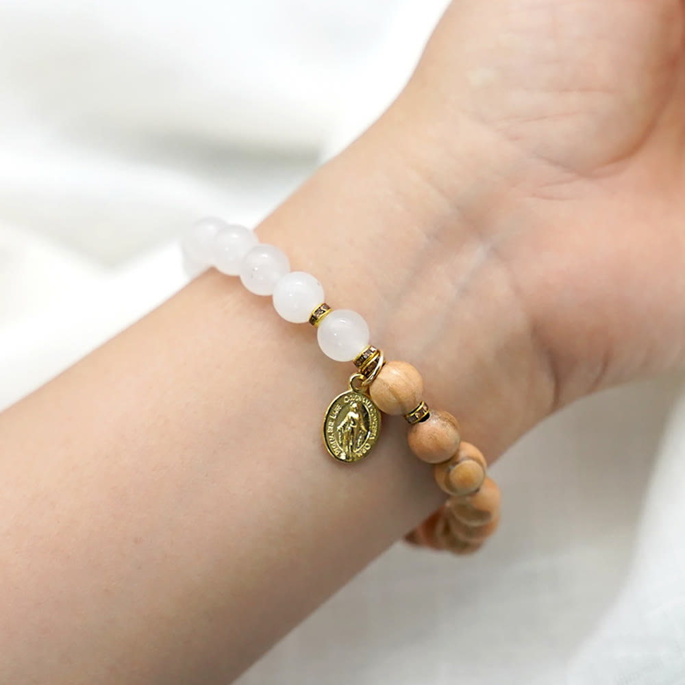 Christianartworkshop Bracelets en perles d'agate rouge et de calcédoine blanche avec pendentif Notre-Dame : un gage de dévotion - image 8