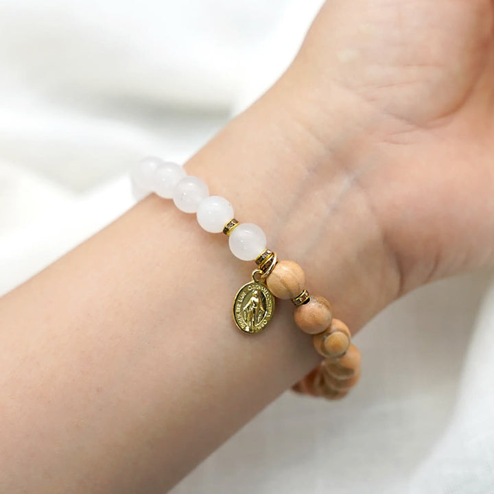 Christianartworkshop Bracelets en perles d'agate rouge et de calcédoine blanche avec pendentif Notre-Dame : un gage de dévotion - image 8