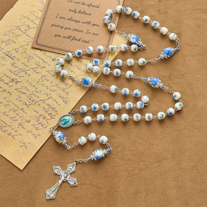 Christianartworkshop FOI PRIÉE : Chapelet artisanal en perles de muguet, orné de fleurs - image 12