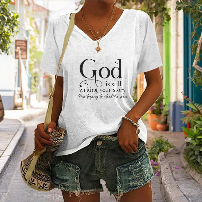 T-shirt à col en V imprimé « Dieu écrit encore votre histoire » de Christianartworkshop pour femmes - image 1