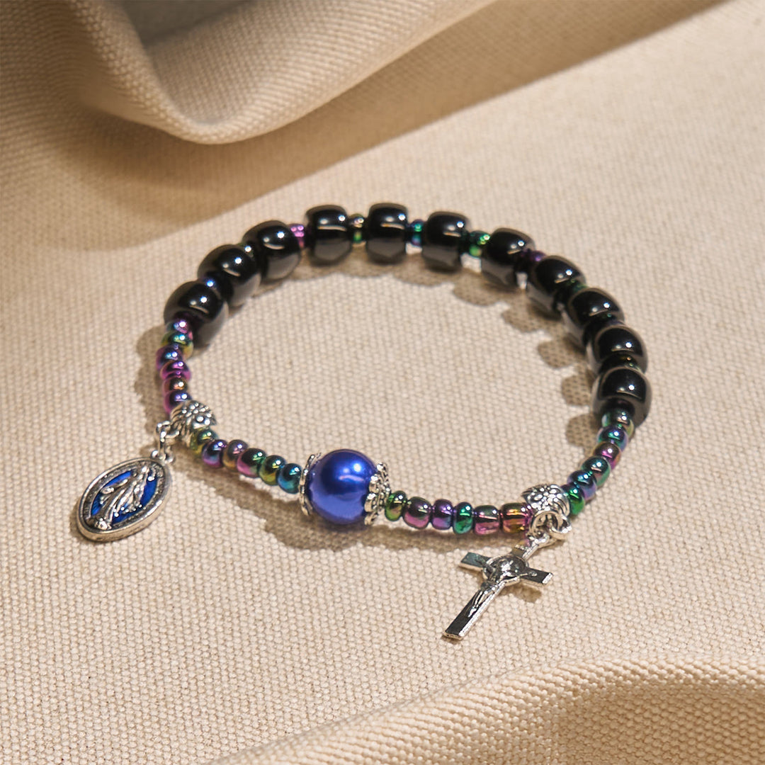 Bracelet en ébène et agate bleue avec médaille de Notre-Dame et crucifix, signé Christianartworkshop - image 1