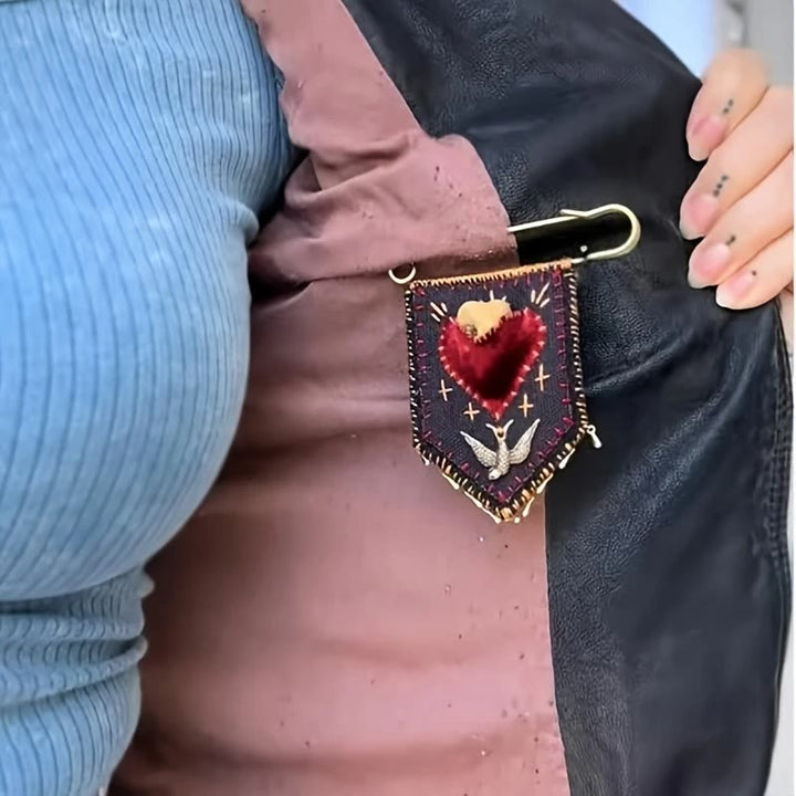 Broche de poche brodée à la main « Espoir et Protection » de Christianartworkshop - image 3