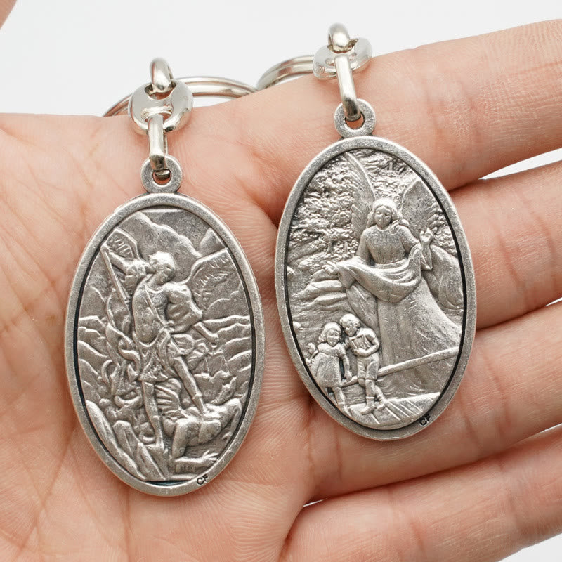 Christianartworkshop Porte-clés pendentif ange gardien et saint Michel style vintage : souvenir de la protection de la foi - Ange gardien et saint Michel - image 0