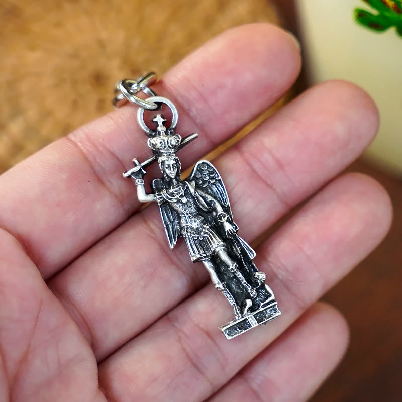 Christianartworkshop Relief - Porte-clés en argent sculpté représentant Saint Michel Archange : Symbole gracieux de chasse aux mauvais esprits - image 2