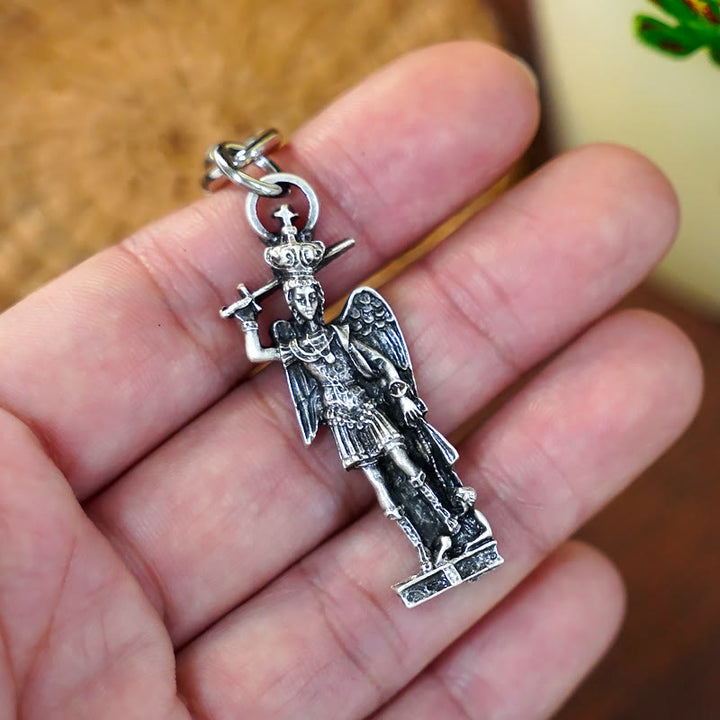 Christianartworkshop Relief - Porte-clés en argent sculpté représentant Saint Michel Archange : Symbole gracieux de chasse aux mauvais esprits - image 2
