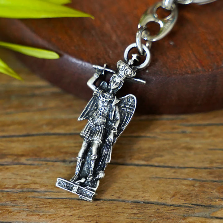 Christianartworkshop Relief - Porte-clés en argent sculpté représentant Saint Michel Archange : Symbole gracieux de chasse aux mauvais esprits - image 1