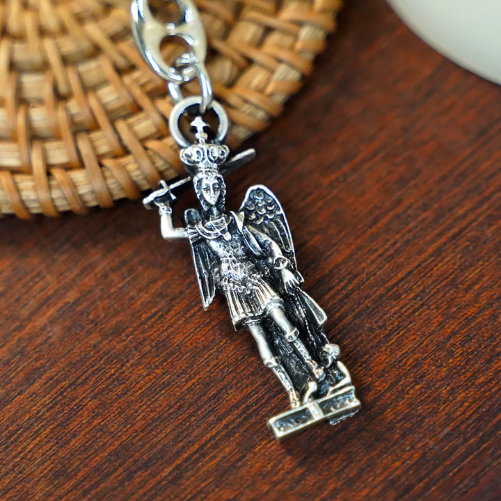 Christianartworkshop Relief - Porte-clés en argent sculpté représentant Saint Michel Archange : Symbole gracieux de chasse aux mauvais esprits - Saint Michel - image 0