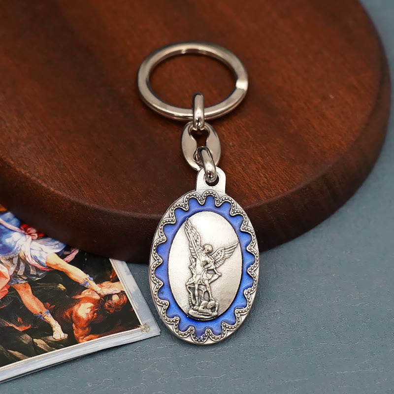 Christianartworkshop Porte-clés vintage en émail représentant l'archange Saint Michel : un emblème intemporel de force spirituelle - image 1