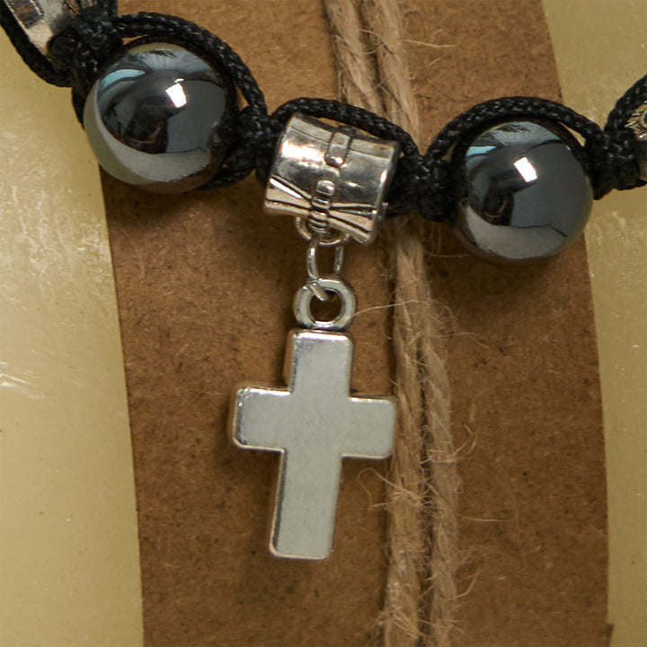 Bracelet en perles d'hématite avec croix et saint Benoît, créé par Christianartworkshop : un rappel solennel des racines spirituelles - image 4