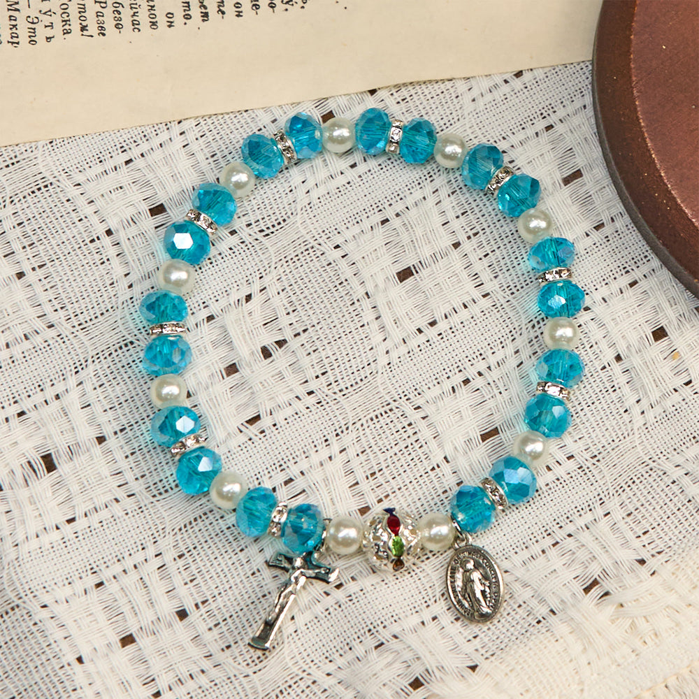 Bracelet extensible moderne en cristal transparent avec crucifix et médaille miraculeuse : une expression de foi contemporaine - image 1