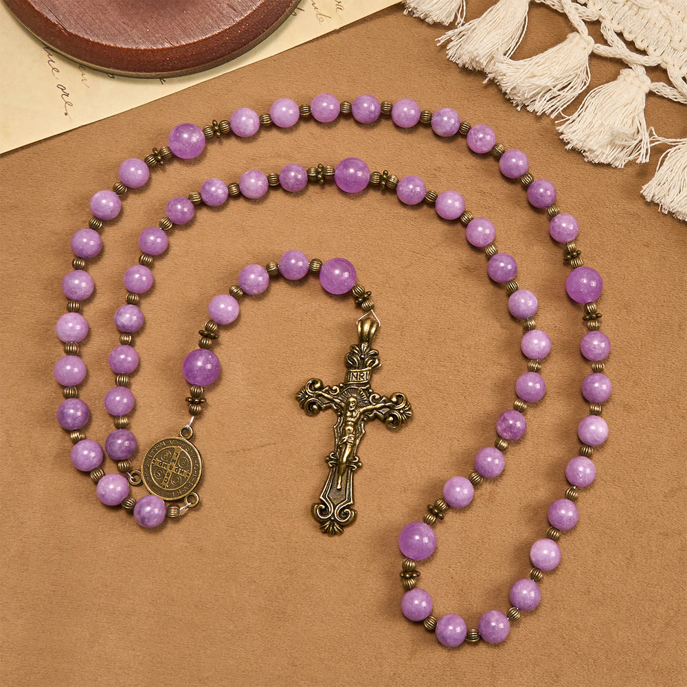 Christianartworkshop Chapelet en calcédoine grenat violet avec crucifix et saint Benoît : un lien spirituel empreint de grâce - image 1