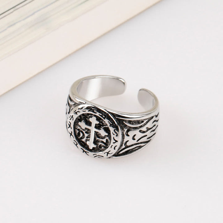 Bague croix classique en argent de Christianartworkshop ornée de motifs : relique de foi faite à la main - Convient aux pointures américaines 6 à 11 - image 0