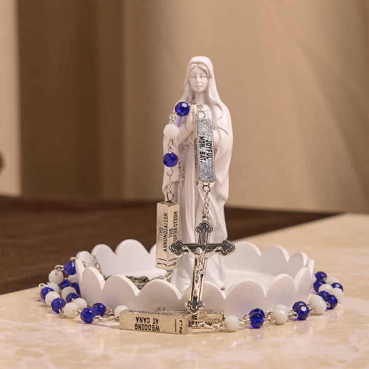 Christianartworkshop Chapelet crucifix en perles de verre bleues et blanches, Jésus - image 2