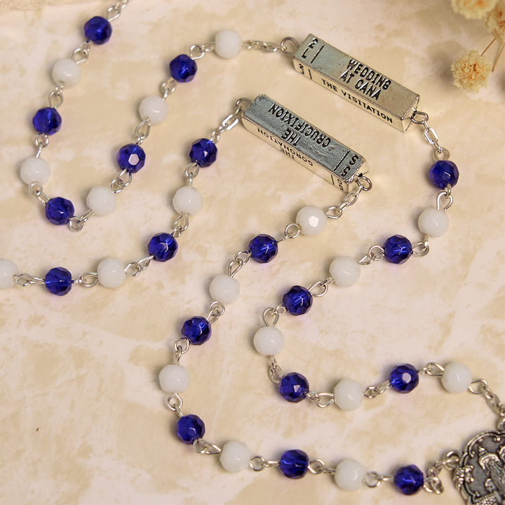 Christianartworkshop Chapelet crucifix en perles de verre bleues et blanches, Jésus - image 5