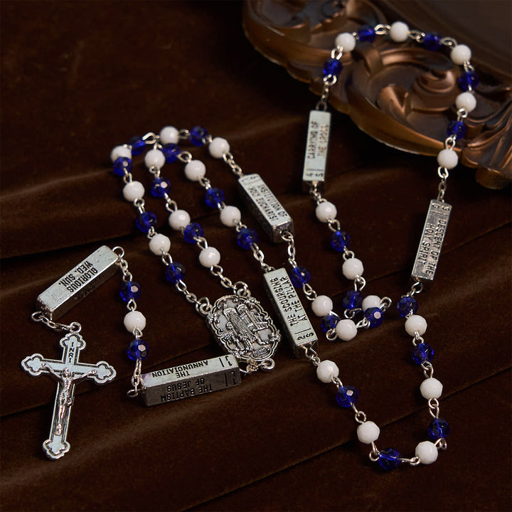 Christianartworkshop Chapelet crucifix en perles de verre bleues et blanches, Jésus - image 3