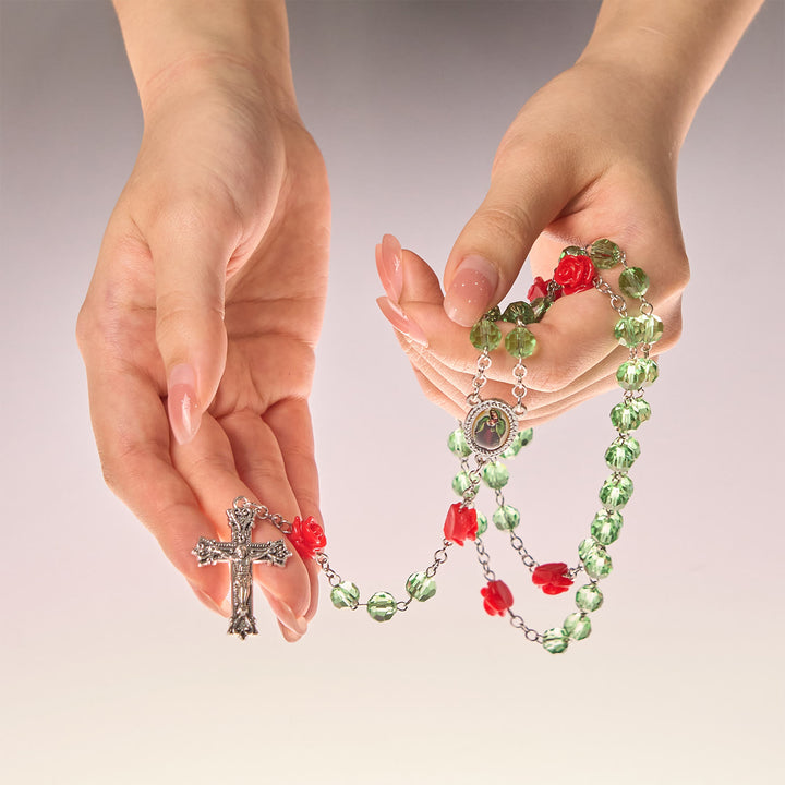 Christianartworkshop Chapelet artisanal en perles de cristal à motif floral et crucifix avec médaille de la Vierge Marie : Élégance et floraison de la grâce - image 8