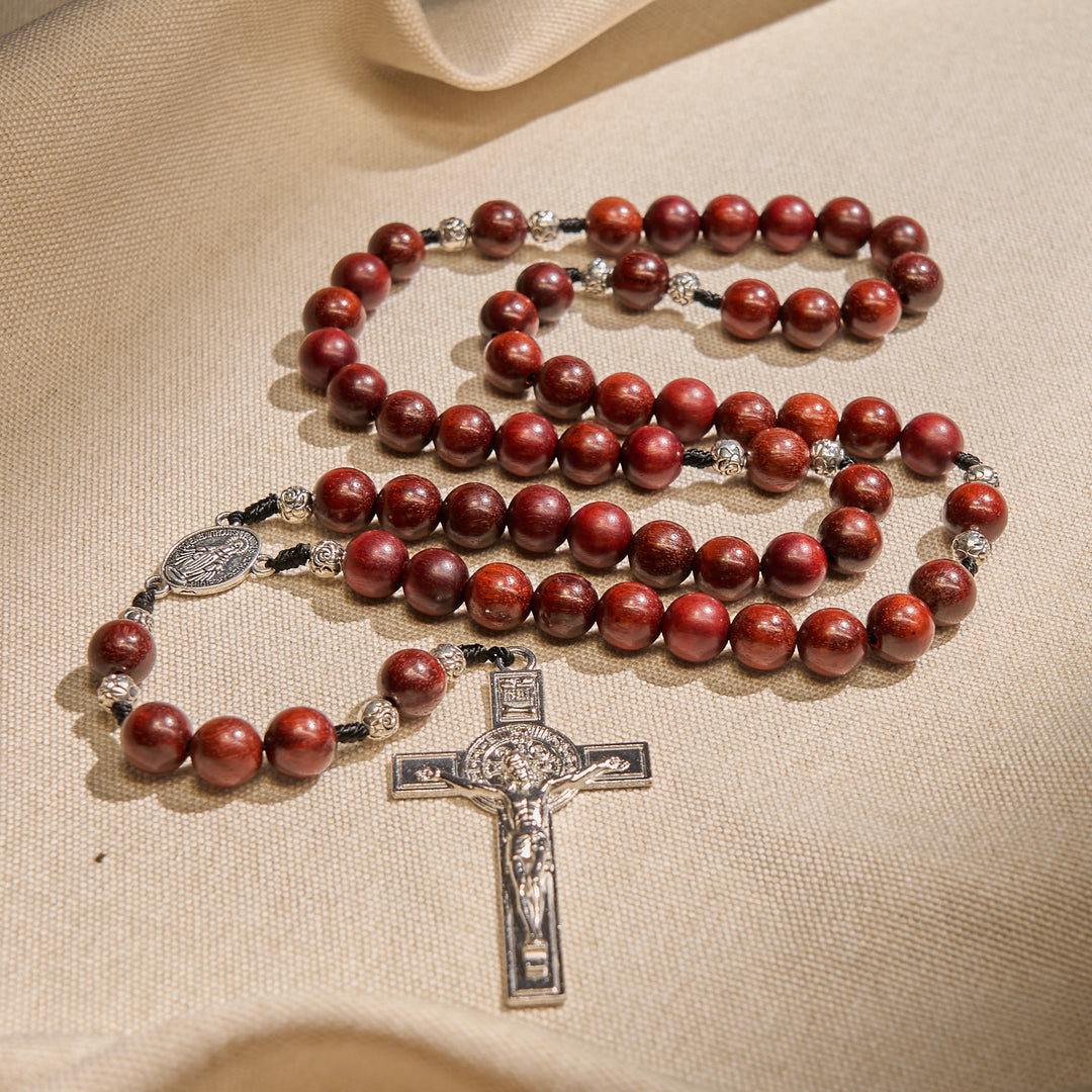 Christianartworkshop Chapelet en bois rouge et perles de rose avec médaille miraculeuse : Accueillez la grâce et la protection divines - Bois rouge - image 0