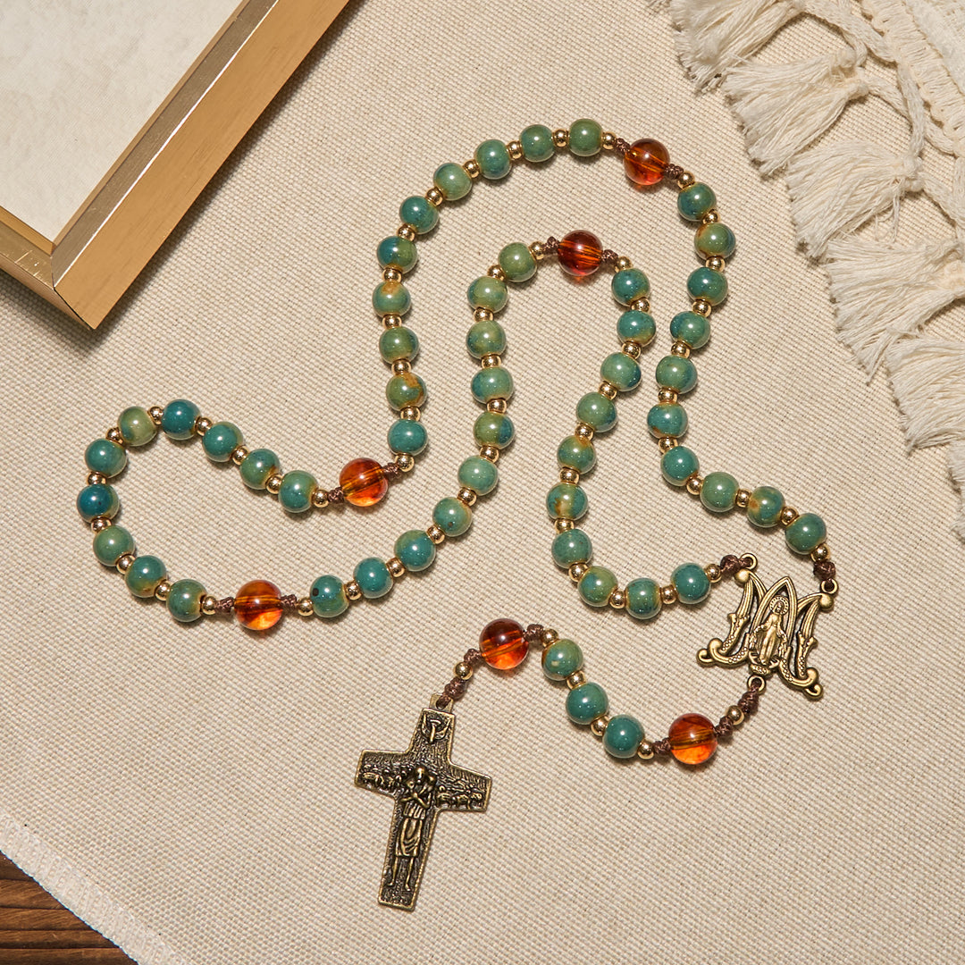 Christianartworkshop Chapelet en céramique verte fait main avec médaille miraculeuse et perles d'ambre : Ressentez la grâce et la foi - image 1