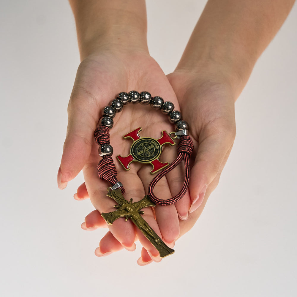 Christianartworkshop Chapelet de poche chic et portable avec médaille dorée de saint Benoît et crucifix : emportez la protection divine partout avec vous - image 1