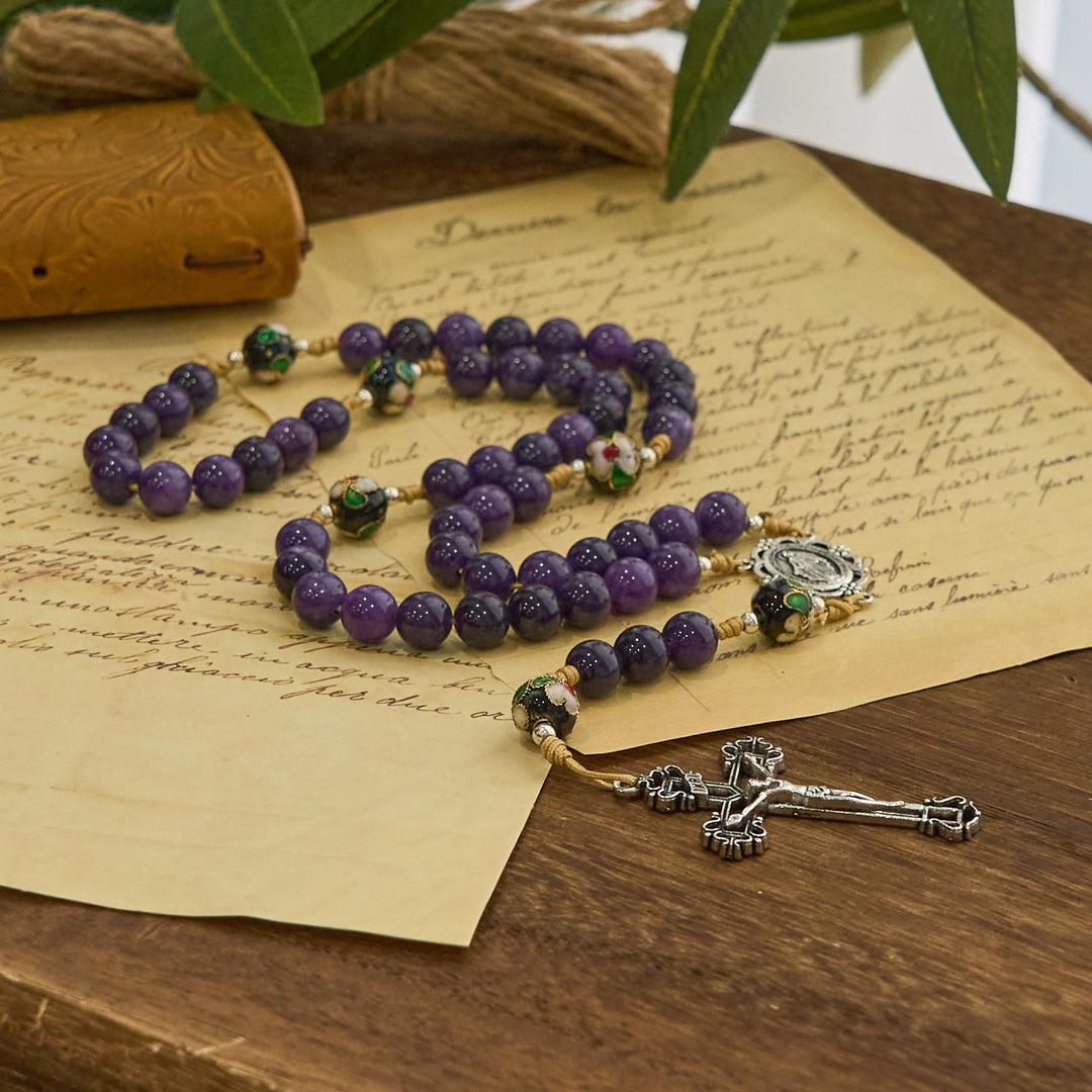Christianartworkshop Chapelet en agate violette et perles cloisonnées avec médaille de la Vierge Marie et crucifix : Ressentez la grâce de la dévotion - image 7