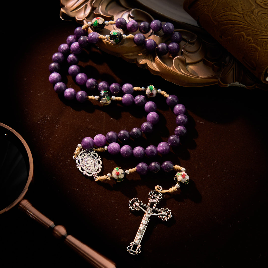 Christianartworkshop Chapelet en agate violette et perles cloisonnées avec médaille de la Vierge Marie et crucifix : Ressentez la grâce de la dévotion - image 3