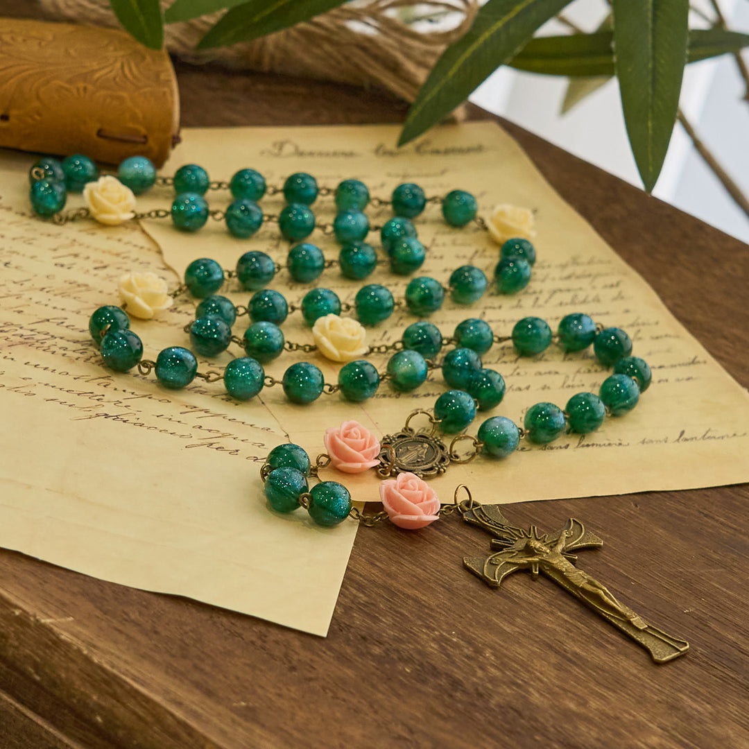 Christianartworkshop Chapelet de perles vertes brillantes et de roses avec médaille de la Vierge Marie en bronze et crucifix - image 6