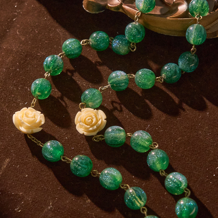Christianartworkshop Chapelet de perles vertes brillantes et de roses avec médaille de la Vierge Marie en bronze et crucifix - image 5