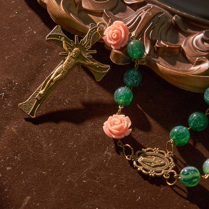 Christianartworkshop Chapelet de perles vertes brillantes et de roses avec médaille de la Vierge Marie en bronze et crucifix - image 4