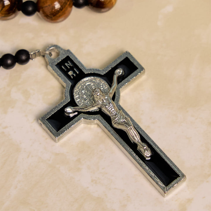 Christianartworkshop Chapelet en perles d'œil de tigre de 10 mm avec crucifix en émail noir : Embrassez la sacralité de la nature - image 6