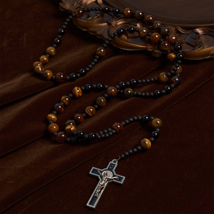 Christianartworkshop Chapelet en perles d'œil de tigre de 10 mm avec crucifix en émail noir : Embrassez la sacralité de la nature - image 3