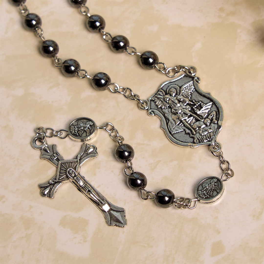 Christianartworkshop Chapelet sacré en perles noires brillantes avec pendentif et crucifix de saint Michel Archange - image 5