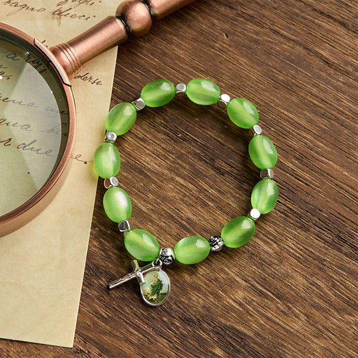 Bracelet rose avec pendentif Saint Jude et crucifix, perles vertes transparentes et perles de roche, style Christianartworkshop - image 6