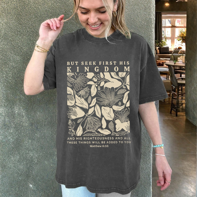 T-shirt unisexe délavé « Mais cherchez d’abord son royaume » de Christianartworkshop - image 1