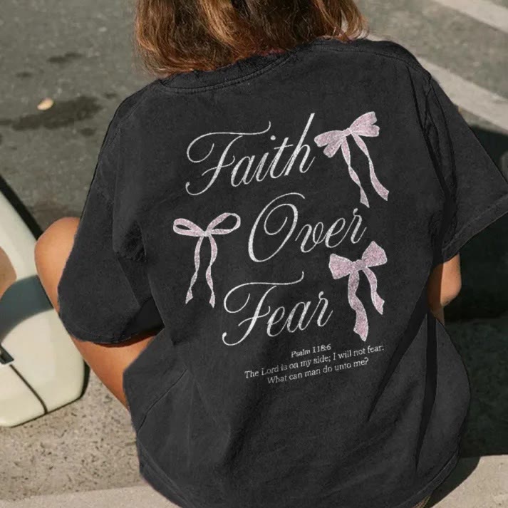 T-shirt unisexe délavé Christianartworkshop « La foi plutôt que la peur » - image 1