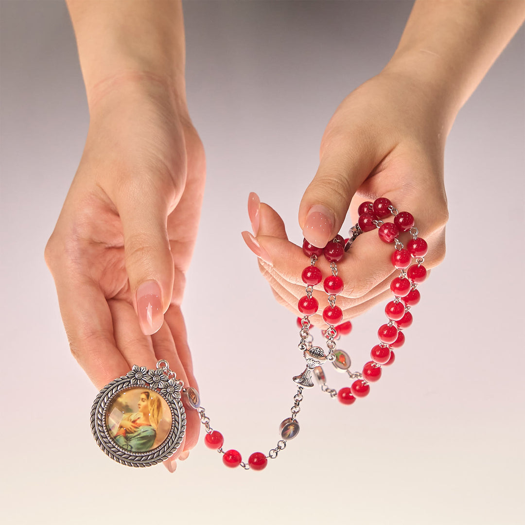 Christianartworkshop Chapelet élégant bordeaux à perles rondes de 8 mm, orné d'une médaille de la Vierge Marie sculptée de fleurs et du Saint Graal. - image 8