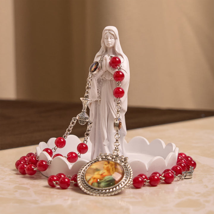 Christianartworkshop Chapelet élégant bordeaux à perles rondes de 8 mm, orné d'une médaille de la Vierge Marie sculptée de fleurs et du Saint Graal. - image 5