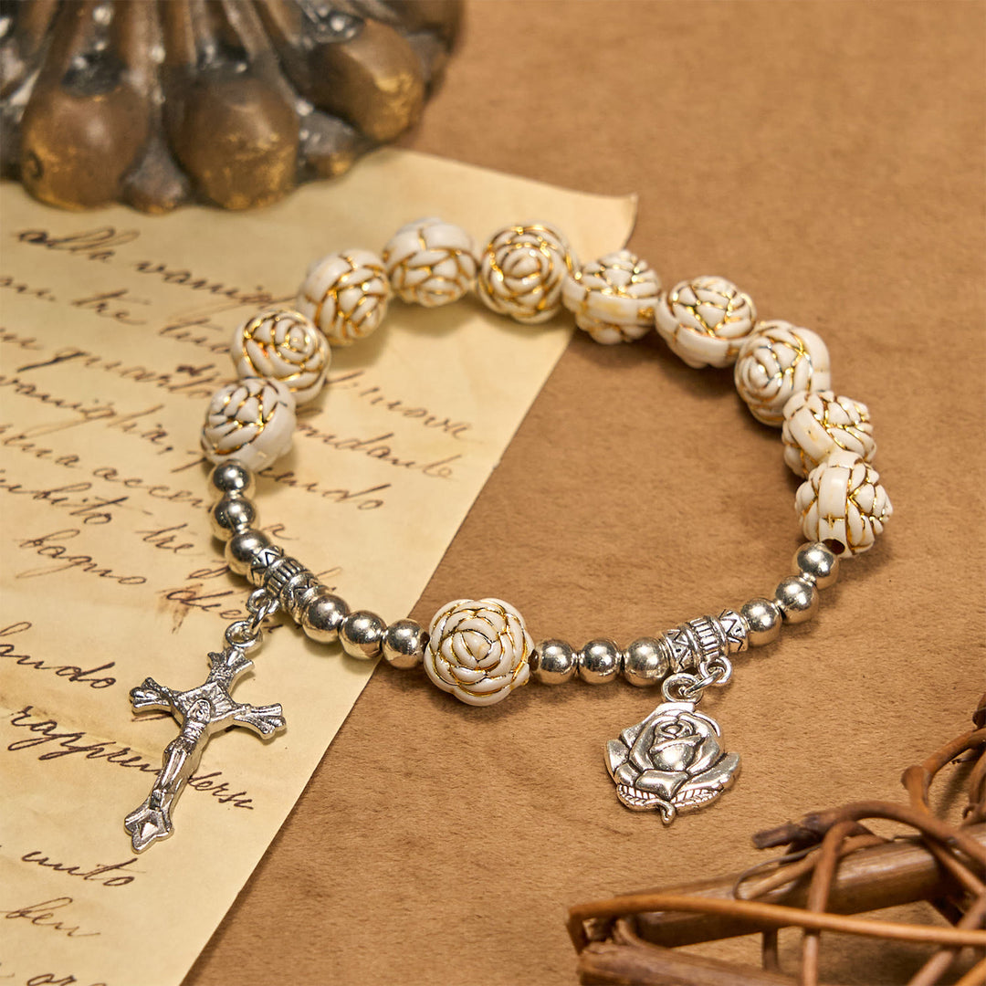 Bracelet chapelet en perles de rose blanche de 10 mm, sculpté avec art, de Christianartworkshop, orné d'un crucifix. - Rose - image 0