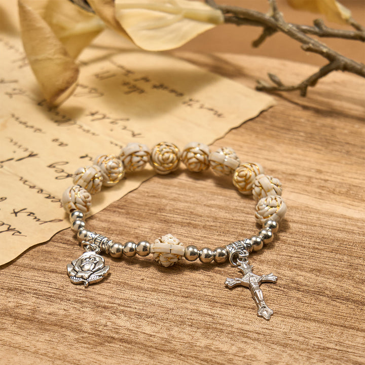 Bracelet chapelet en perles de rose blanche de 10 mm, sculpté avec art, de Christianartworkshop, orné d'un crucifix. - image 4